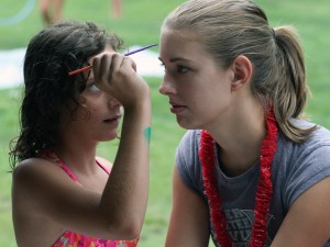 Nicole getting face painted
