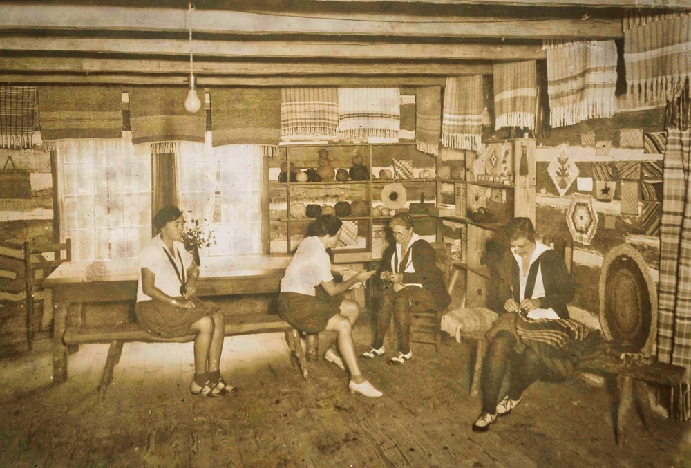 Historic Camp Cabin Crafts